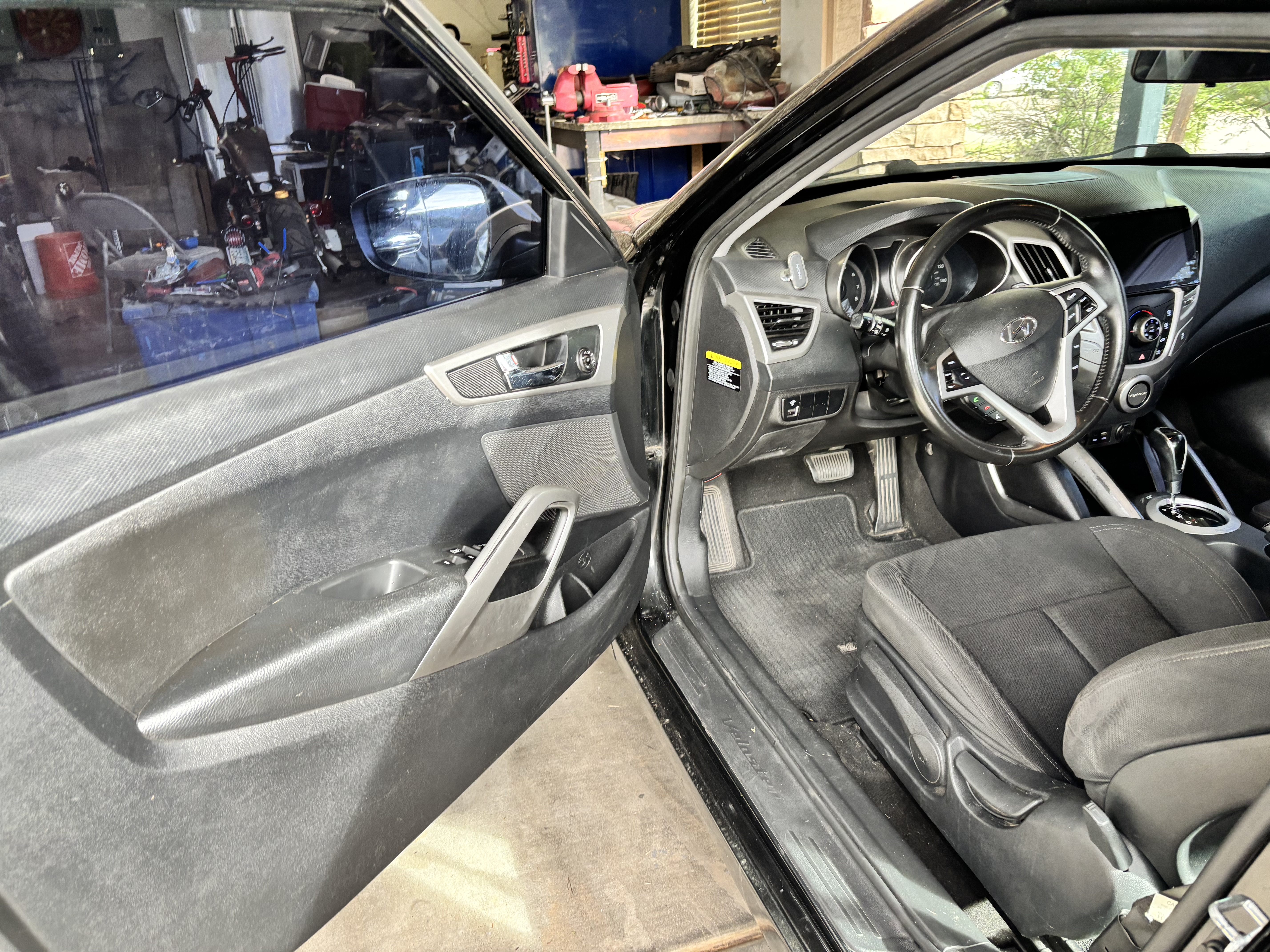 Used 2017 Hyundai Veloster FWD image 16