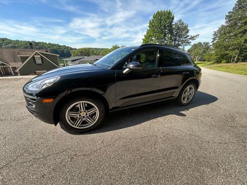 Used 2017 Porsche Macan AWD/4WD image 2