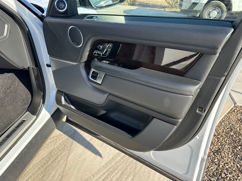 Used 2020 Land Rover Range Rover Long Wheelbase HSE image 17