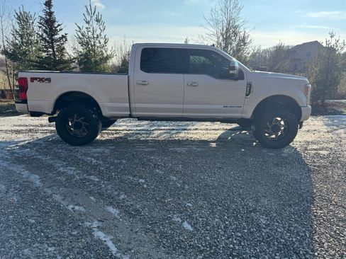 Used 2019 Ford F250 Platinum w/ Platinum Ultimate Package image 4