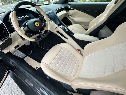 Used 2022 Ferrari Roma image 9