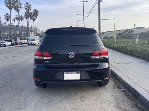 Used 2011 Volkswagen Golf 4-Door image 8