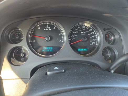 Used 2007 Chevrolet Suburban 2500 LT w/ LT Preferred Equipment Group image 10