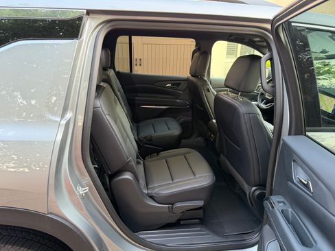 Used 2026 Chevrolet Traverse LT w/ Driver Confidence Package FWD image 13