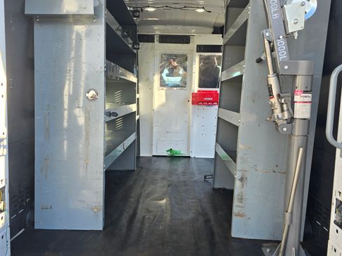 Used 2018 Ford Transit 250 130 Medium Roof image 11