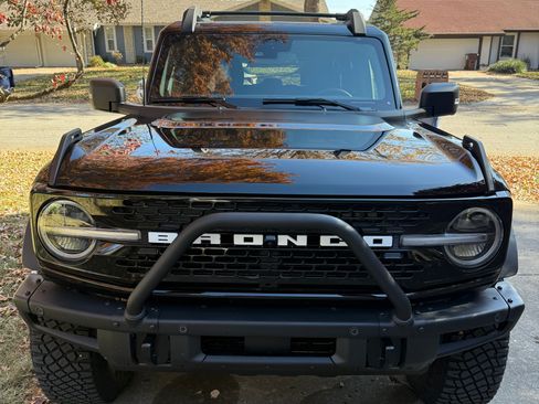 Used 2024 Ford Bronco Wildtrak image 2