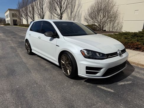 Used 2016 Volkswagen Golf R 4-Door AWD/4WD image 9