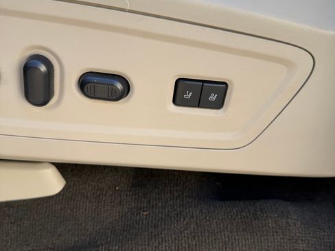 Used 2016 Lincoln Navigator Select image 26