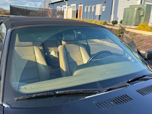 Used 1996 BMW 318i Convertible image 5