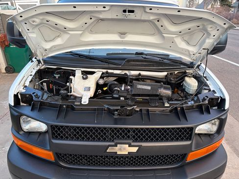 Used 2014 Chevrolet Express 3500 Extended image 13