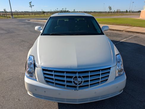 Used 2008 Cadillac DTS w/ Sun And Sound Package image 10