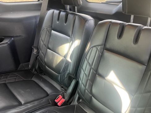Used 2017 Ford Explorer Platinum image 9