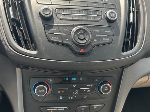 Used 2017 Ford Escape SE FWD image 8