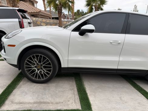 Used 2023 Porsche Cayenne Platinum Edition image 10