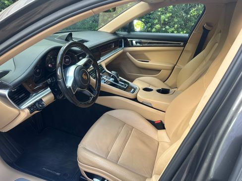 Used 2018 Porsche Panamera image 6