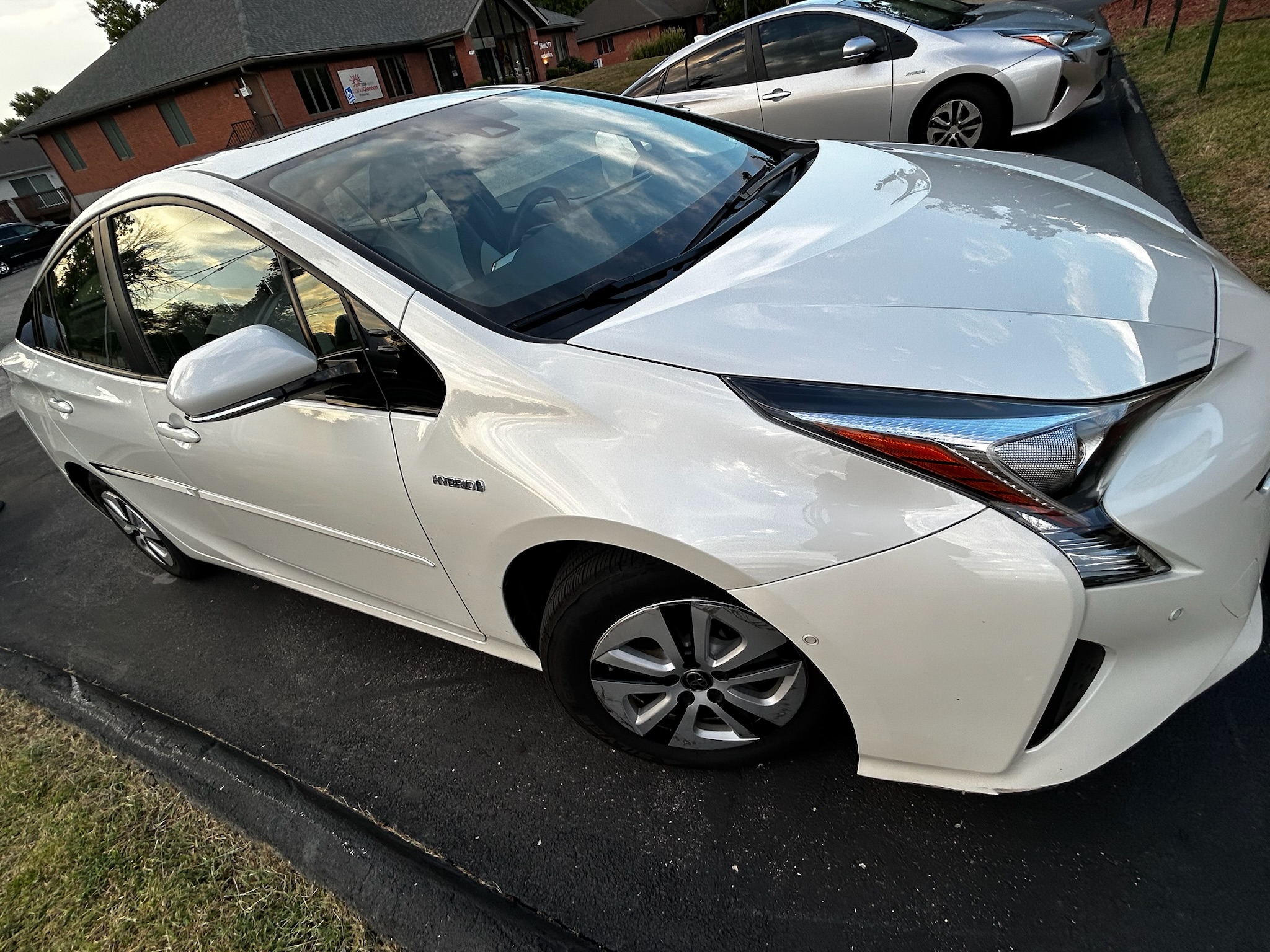 Used 2017 Toyota Prius Four w/ Advanced Technology Package FWD image 9