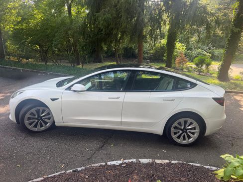 Used 2022 Tesla Model 3 Long Range AWD/4WD image 16
