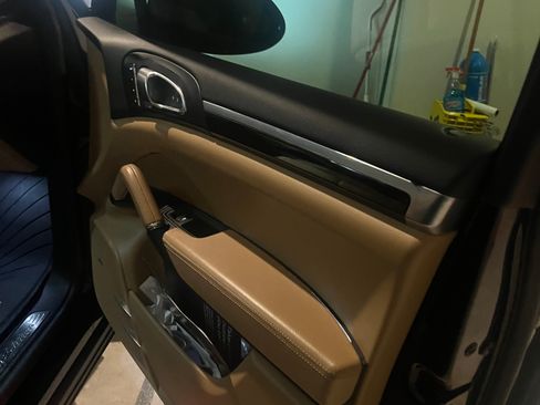 Used 2018 Porsche Cayenne image 11