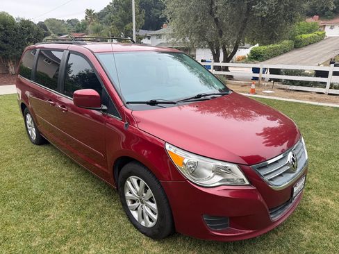 Used 2014 Volkswagen Routan SE image 23