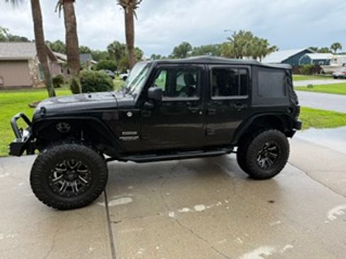 Used 2013 Jeep Wrangler Unlimited Sport AWD/4WD image 2