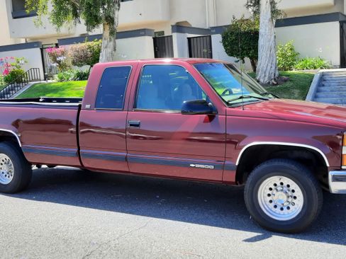 Used 1997 Chevrolet Silverado 2500 2WD Extended Cab w/ Preferred Equipment Group 2 image 2
