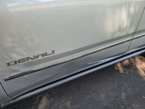 Used 2016 GMC Yukon Denali w/ Open Road Package image 17