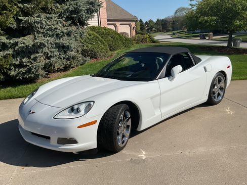 Used 2008 Chevrolet Corvette Convertible w/ Preferred Equipment Group RWD image 2