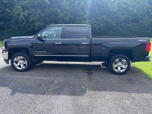Used 2017 Chevrolet Silverado 1500 LTZ w/ Sport Package AWD/4WD image 9