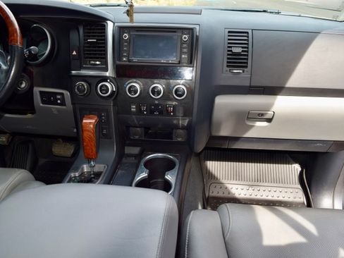 Used 2018 Toyota Sequoia Platinum image 28