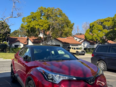 Used 2019 Toyota C-HR Limited image 6