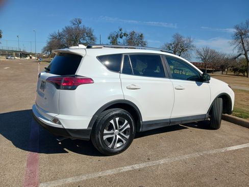 Used 2017 Toyota RAV4 LE image 4