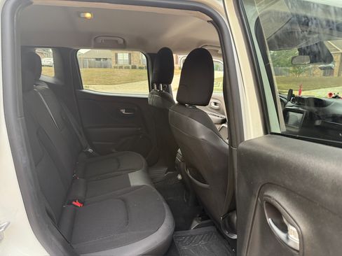 Used 2018 Jeep Renegade Altitude image 10