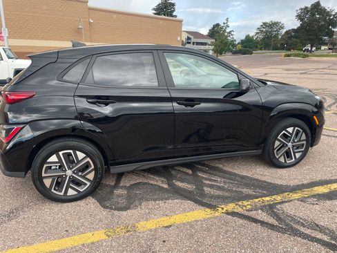 Used 2023 Hyundai Kona SE image 14