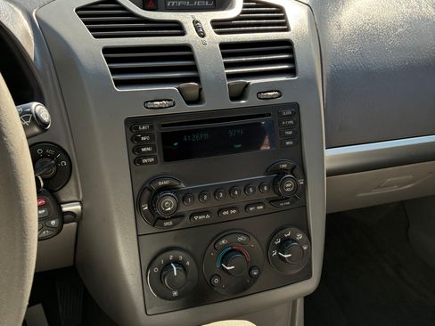 Used 2005 Chevrolet Malibu LS w/ Preferred Equipment Group FWD image 9