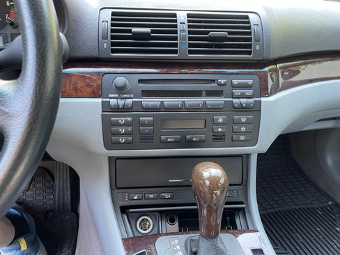 Used 2005 BMW 325xi Wagon AWD/4WD image 9