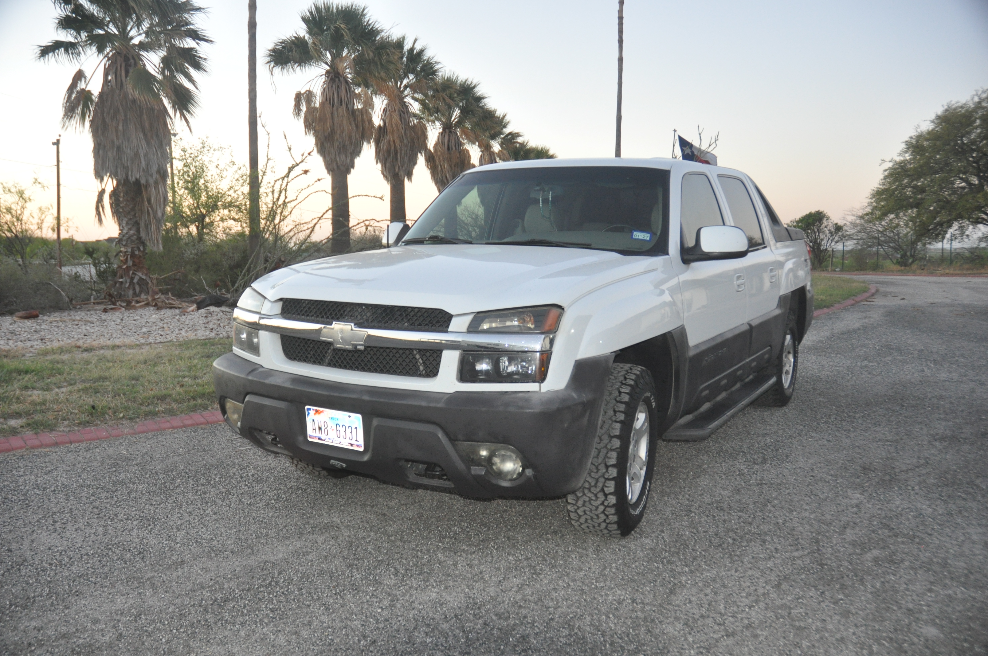 Used 2003 Chevrolet Avalanche 4x4 w/ Suspension Package, Off-Road image 9