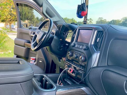 Used 2022 Chevrolet Silverado 1500 LT Trail Boss w/ LT Trail Boss Premium Package AWD/4WD image 12