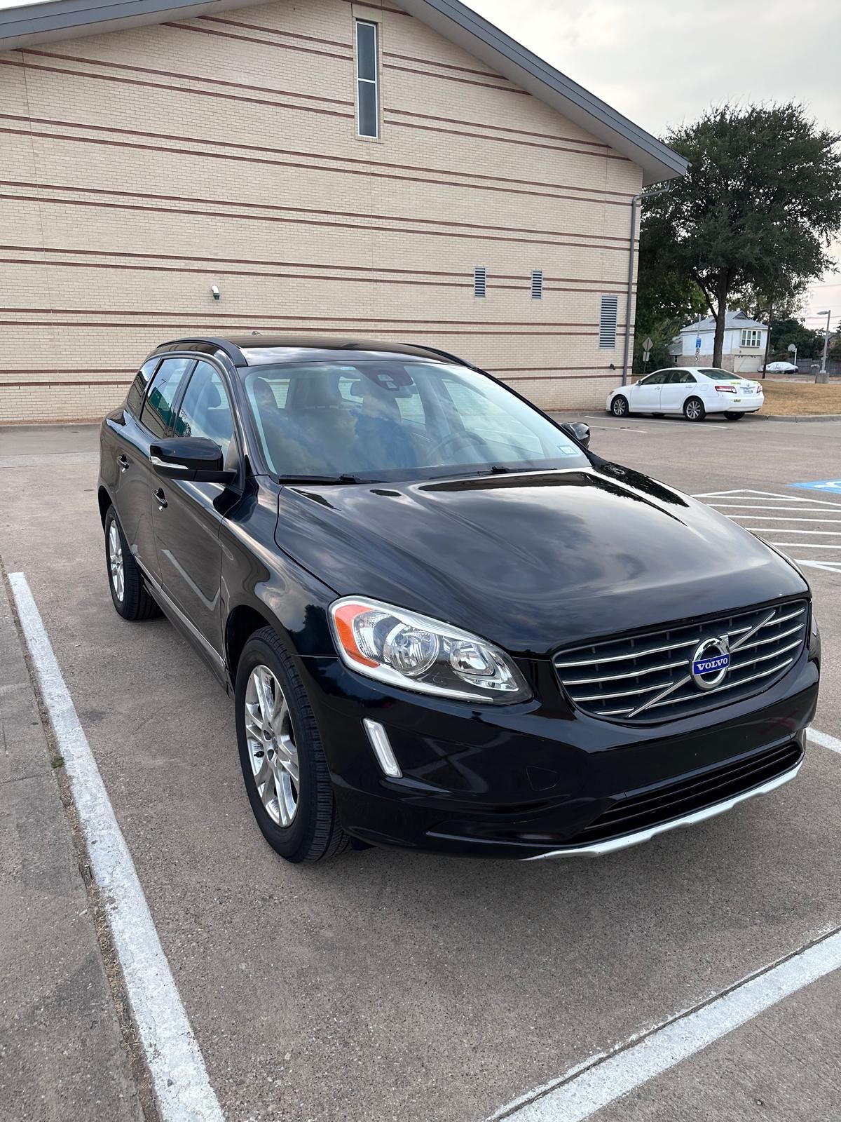 Used 2015 Volvo XC60 T5 FWD image 2