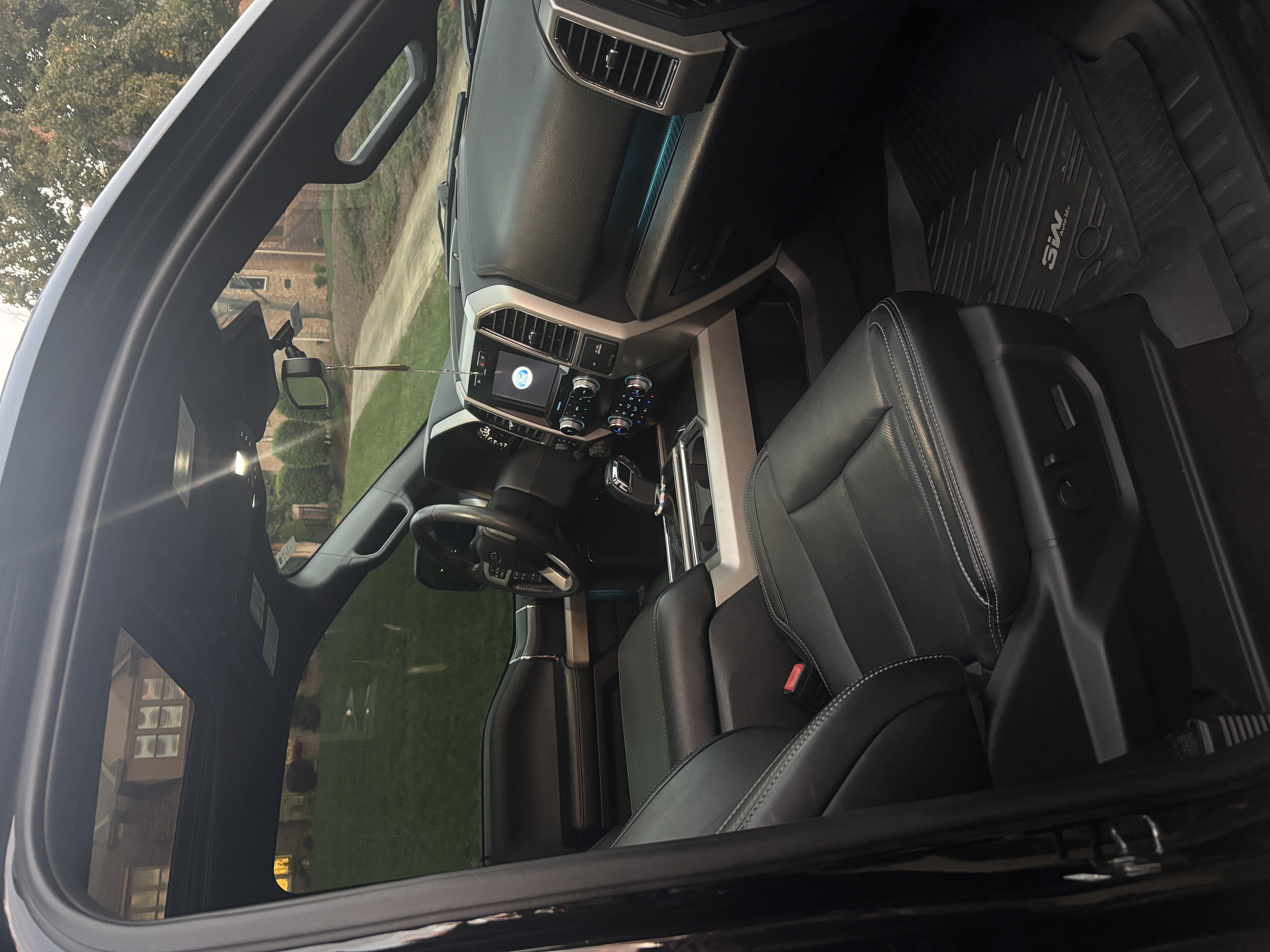 Used 2019 Ford F150 Lariat w/ Equipment Group 502A Luxury AWD/4WD image 6