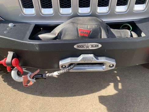 Used 2020 Jeep Wrangler Unlimited Sahara w/ Uconnect 4C Nav & Sound Group image 16