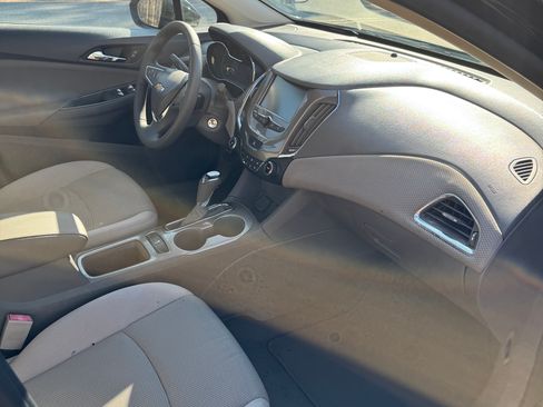 Used 2017 Chevrolet Cruze LT image 22