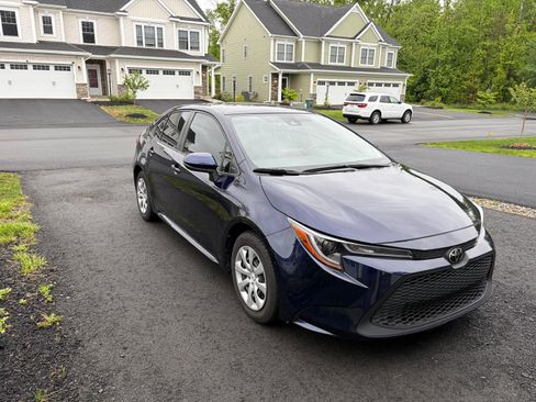 Used 2020 Toyota Corolla LE FWD image 1