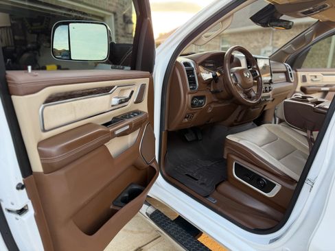 Used 2019 RAM 1500 Laramie image 2