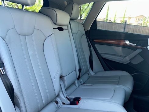 Used 2021 Audi Q5 e Premium Plus w/ Premium Plus Package AWD/4WD image 26