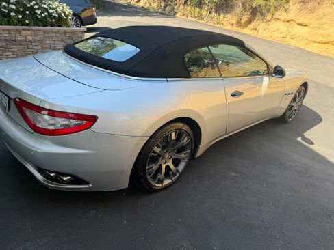 Used 2010 Maserati GranTurismo Convertible RWD image 4