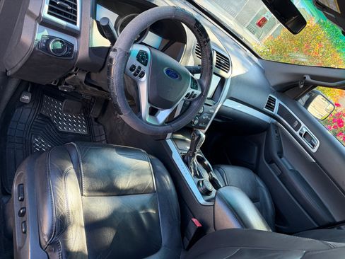 Used 2014 Ford Explorer XLT w/ Equipment Group 202A AWD/4WD image 4