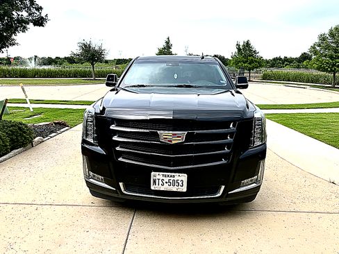 Used 2019 Cadillac Escalade ESV Luxury RWD image 1