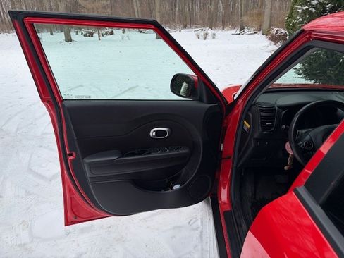 Used 2019 Kia Soul image 11