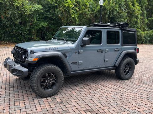 Used 2024 Jeep Wrangler Unlimited Sport AWD/4WD image 2
