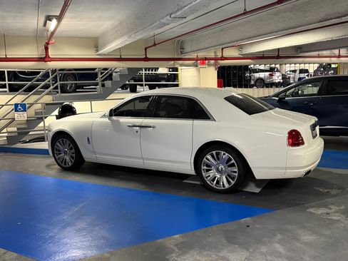 Used 2018 Rolls-Royce Ghost RWD image 11
